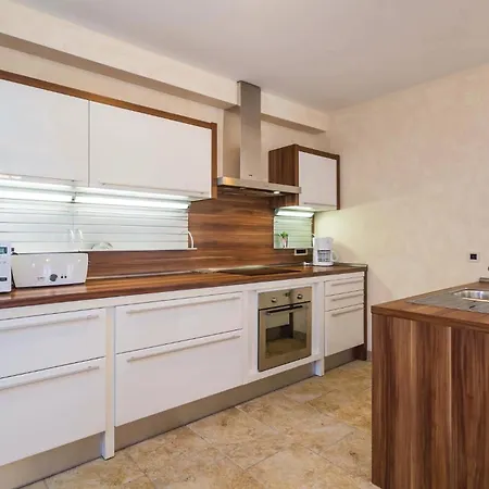 Feriehus Lovely In Turcic With Kitchen Vantacici