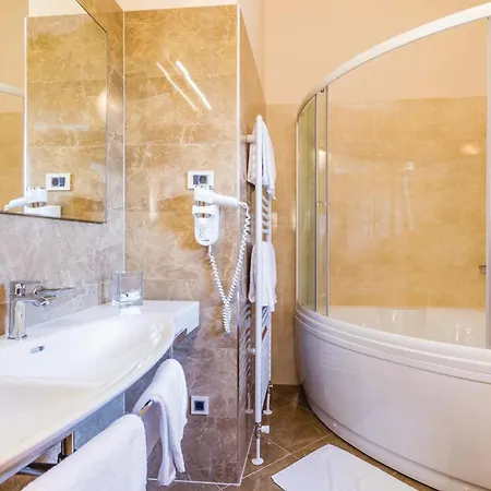 Lovely In Turcic With Kitchen 펜션