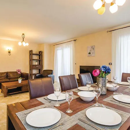 Feriehus Lovely In Turcic With Kitchen Vantacici