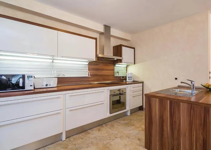 Dom wakacyjny Lovely In Turcic With Kitchen Vantacici