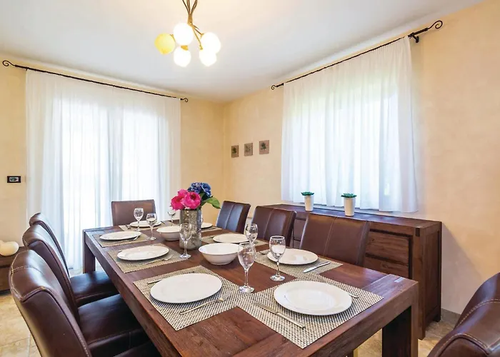 Dom wakacyjny Lovely In Turcic With Kitchen Vantacici