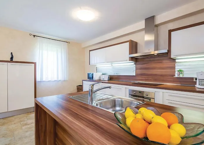 Lovely In Turcic With Kitchen Dom wakacyjny