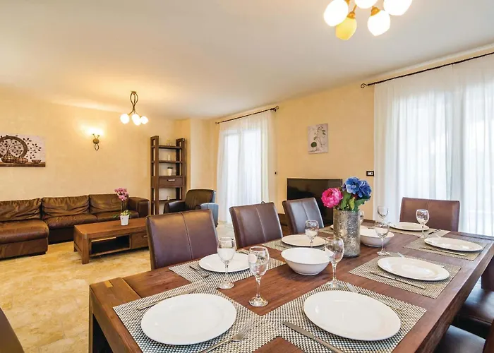 Dom wakacyjny Lovely In Turcic With Kitchen Vantacici