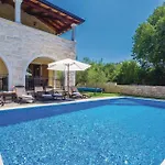 Stunning In Turcic Vantacici